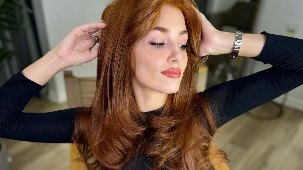 Hande Erçel'in kızıl sevdası uzun sürmedi: Ünlü oyuncu yeniden tarz değiştirdi! - Magazin Haberleri - TV100